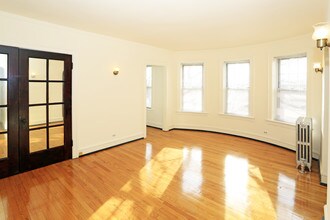 Wolcott Arms North Apartments in Chicago, IL - Building Photo - Interior Photo