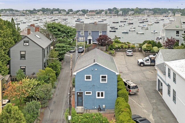 property at 1 Goodwins Ct