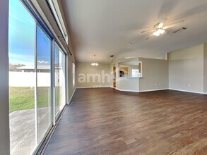 5801 War Admiral Dr in Wesley Chapel, FL - Foto de edificio - Building Photo