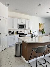 1572 Swan Swim Dr in Davenport, FL - Foto de edificio - Building Photo