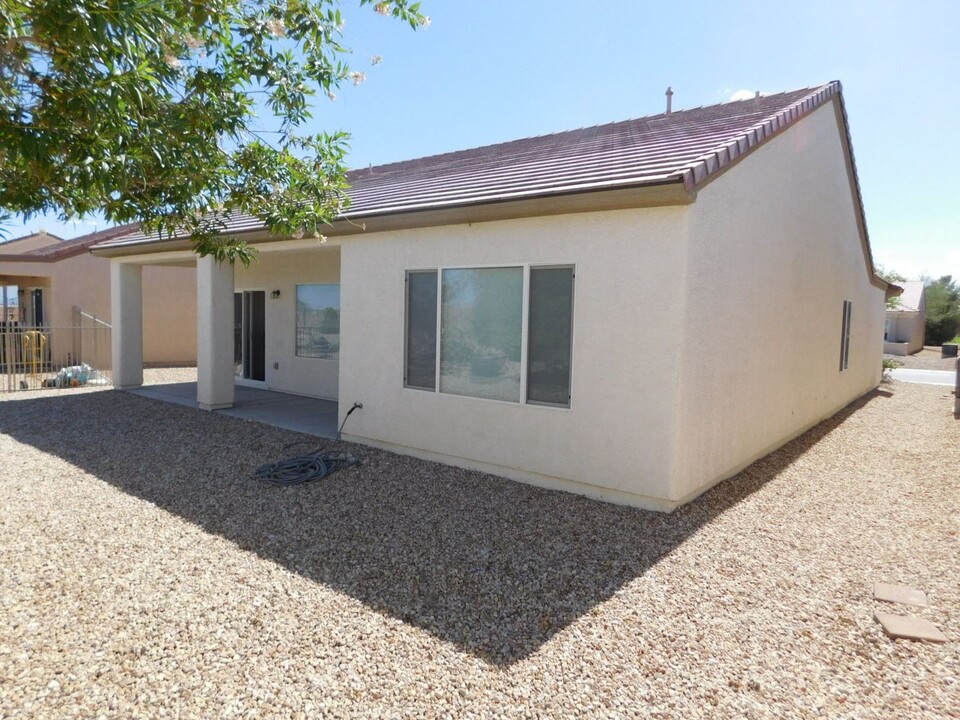 7516 Chaffinch St in North Las Vegas, NV - Foto de edificio