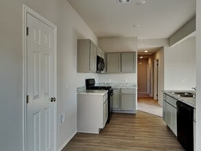 1029 E Stetson Ln in Mustang, OK - Building Photo - Building Photo