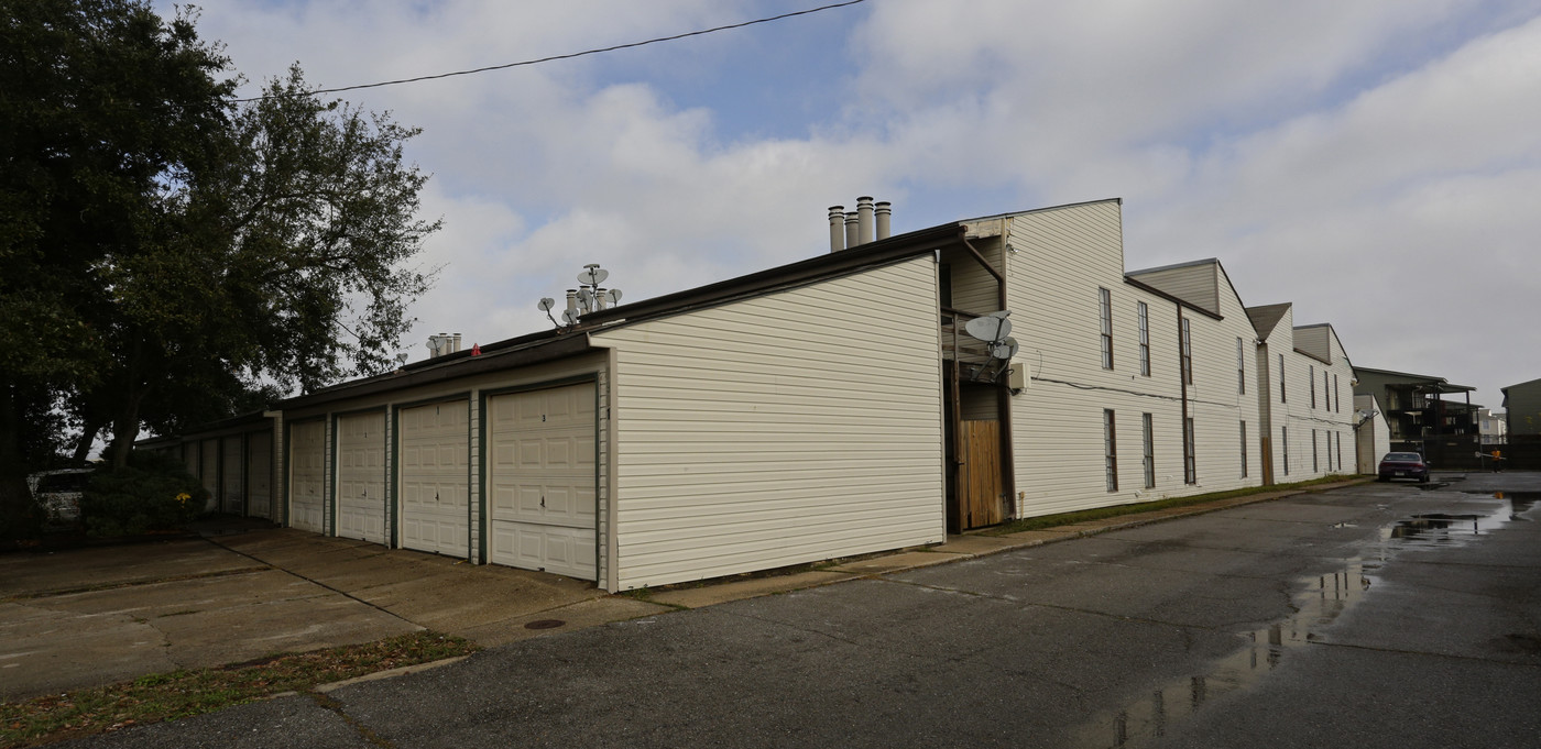 Read Blvd in New Orleans, LA - Building Photo