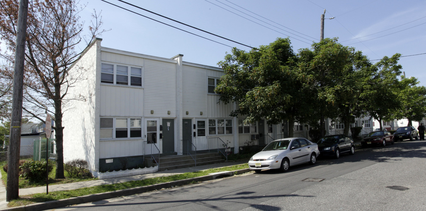 Magellan Manor Apartments in Atlantic City, NJ - Building Photo