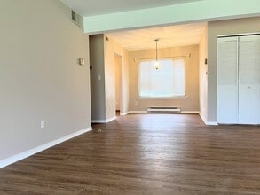 97 Candlewood Dr in South Windsor, CT - Building Photo - Building Photo