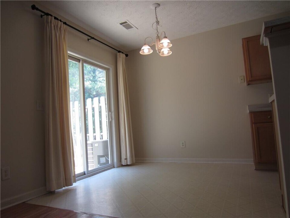 6030 Grovegate Ln in Tucker, GA - Building Photo