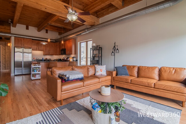 property at 500 N Damen Ave