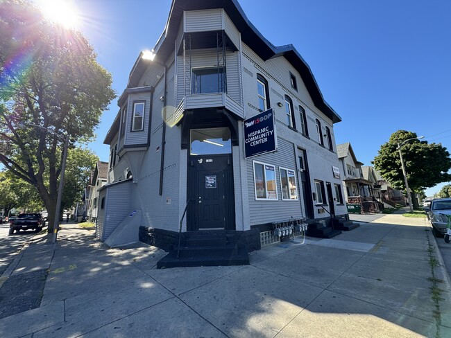 1301 W Greenfield Ave, Unit B in Milwaukee, WI - Foto de edificio - Building Photo