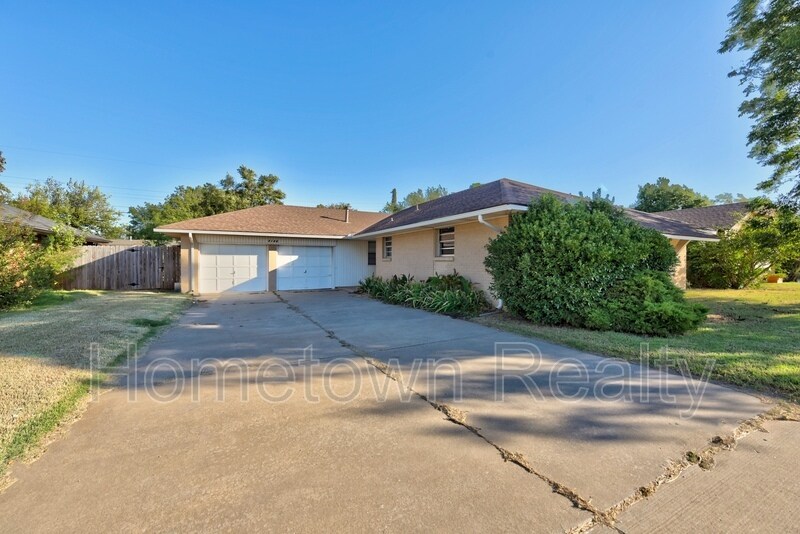 3105 W Britton Rd in The Village, OK - Building Photo