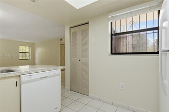 10885 NW 7th St in Miami, FL - Building Photo - Building Photo