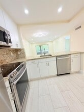 7920 Camino Real in Miami, FL - Building Photo - Building Photo