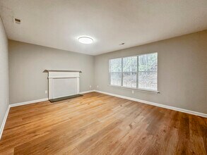 1421 Isleworth Cir in Atlanta, GA - Building Photo - Building Photo