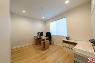 13107 W Lumina Way in Los Angeles, CA - Building Photo - Building Photo