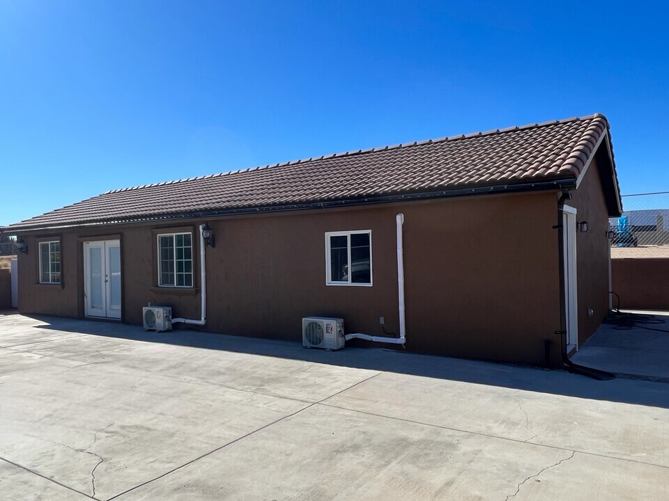 11920 3rd Ave in Hesperia, CA - Building Photo