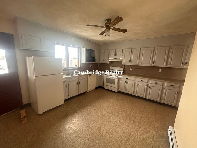 11 Boston St, Unit T in Somerville, MA - Building Photo - Building Photo