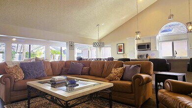 2295 Saratoga Ln in West Palm Beach, FL - Building Photo - Building Photo