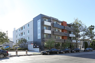 Wilcox Bea in Los Angeles, CA - Building Photo - Building Photo