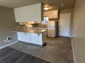 719 SW Bridge St in Grants Pass, OR - Building Photo - Building Photo