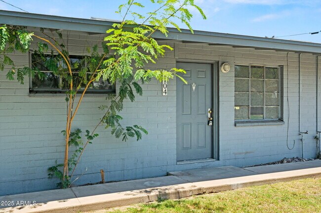 1102 S Stratton Ln in Tempe, AZ - Building Photo - Building Photo
