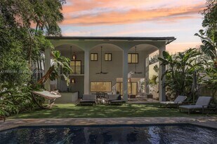 34 SW 22nd Rd in Miami, FL - Building Photo