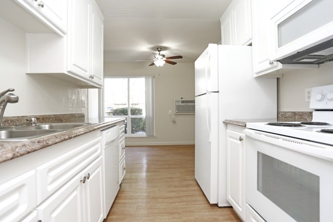 Carriage House in Fremont, CA - Building Photo - Interior Photo