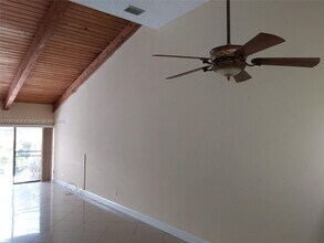 2675 Parkview Dr S in Hallandale Beach, FL - Building Photo - Building Photo