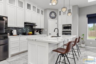 9388 N Queen Palm in Los Fresnos, TX - Building Photo - Building Photo