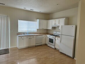 10631 Gentry Ln SW in Albuquerque, NM - Building Photo - Building Photo