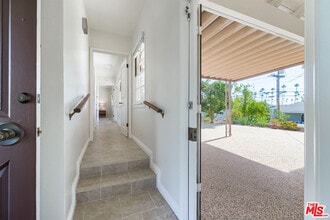 100 E Kenneth Rd in Glendale, CA - Building Photo - Building Photo