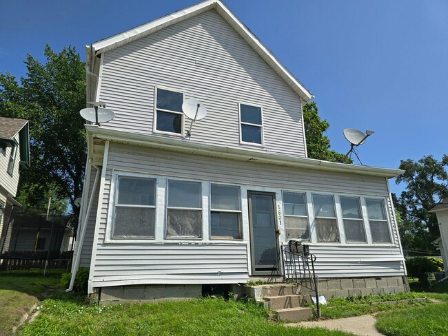 property at 1601 W 4th St