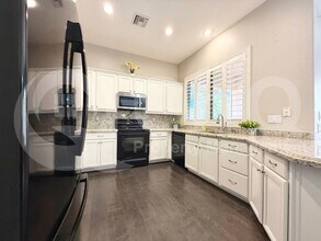 2049 W Periwinkle Way in Chandler, AZ - Building Photo - Building Photo