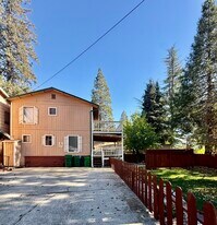 319 Chapel St in Grass Valley, CA - Building Photo