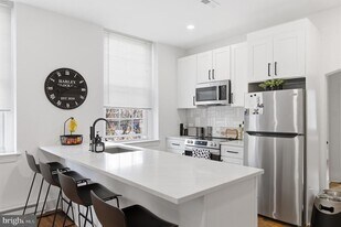 935 Passyunk Ave in Philadelphia, PA - Building Photo