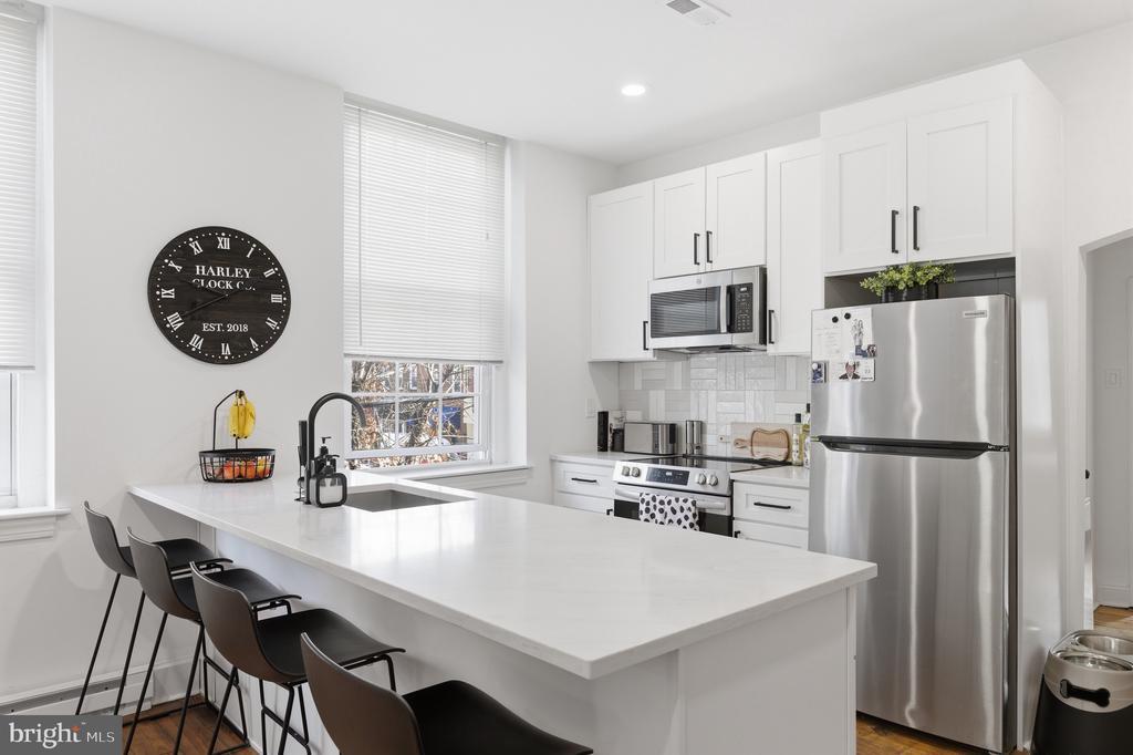 935 Passyunk Ave in Philadelphia, PA - Building Photo