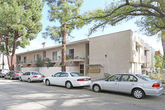 7256 Jordan Ave in Canoga Park, CA - Building Photo - Building Photo