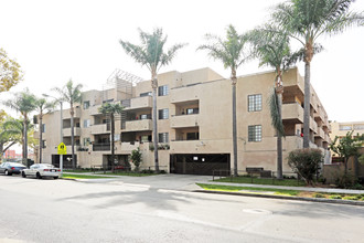 Excelsior Apartments in Santa Ana, CA - Foto de edificio - Building Photo