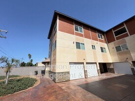 2030 Broadway St in Oceanside, CA - Building Photo