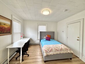 10 Ashland St, Unit A in Somerville, MA - Foto de edificio - Building Photo