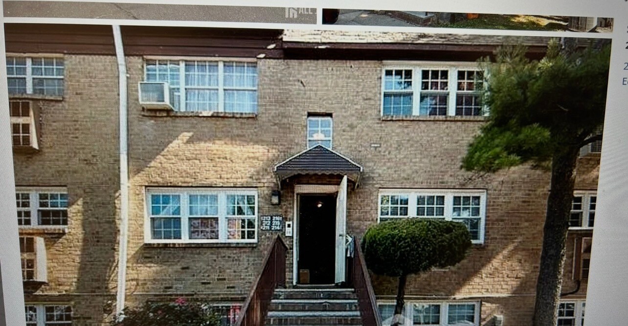 215 College Dr in Edison, NJ - Building Photo