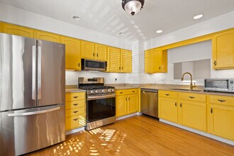 7417 Wilma Ln in Lorton, VA - Building Photo - Building Photo