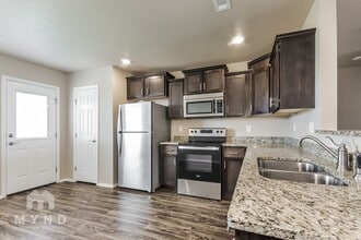 1013 Clearspring Ct in Gentry, AR - Foto de edificio - Building Photo