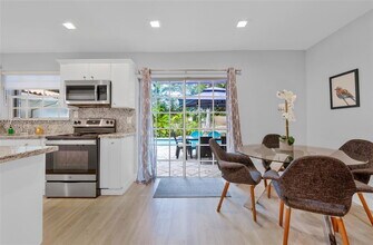 7711 Coquina Dr in North Bay Village, FL - Building Photo - Building Photo