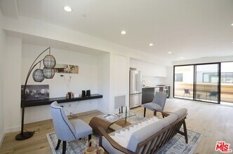 860 S Wilton Pl in Los Angeles, CA - Building Photo - Building Photo