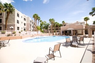 2060 Mesquite Ln, Unit 200