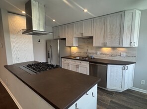 1720 Ardmore Ave, Unit 223 in Hermosa Beach, CA - Building Photo - Building Photo