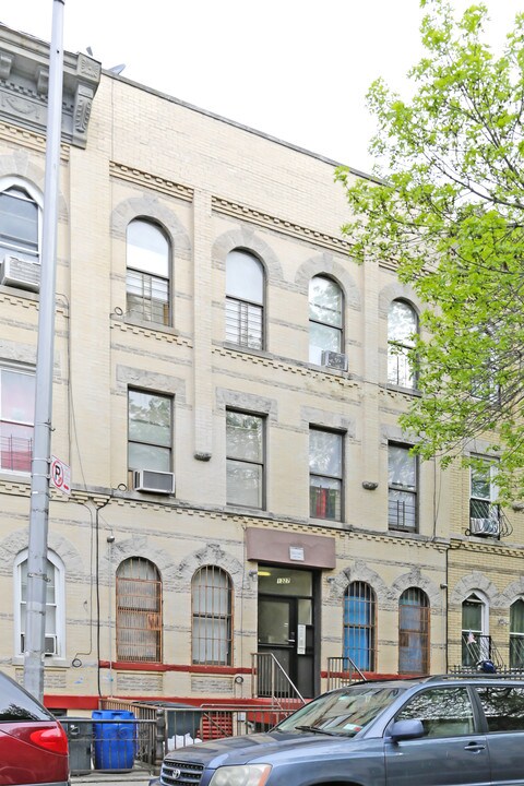 1327 Hancock St in Brooklyn, NY - Foto de edificio