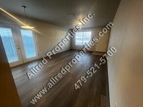 1673 Evalyn Cir-Unit -EVALYN 1673-1 in Fayetteville, AR - Building Photo - Building Photo