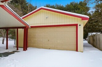 6891 Somerset Dr in Brighton, MI - Building Photo - Building Photo