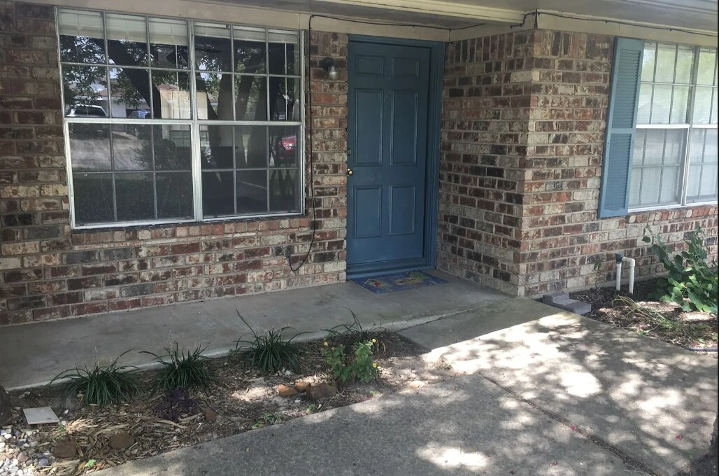 1920 Briar Oaks Dr in Bryan, TX - Building Photo
