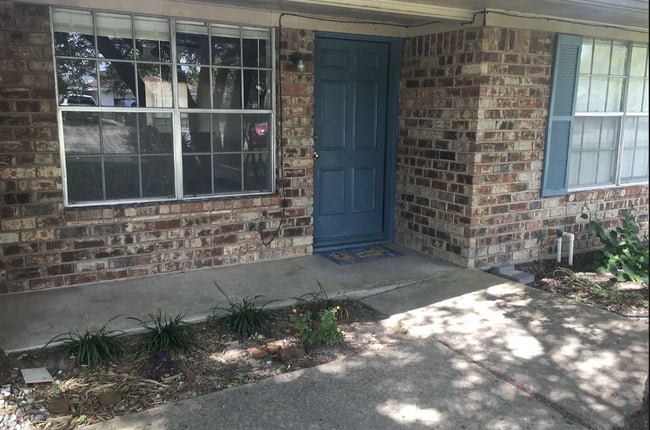 property at 1920 Briar Oaks Dr